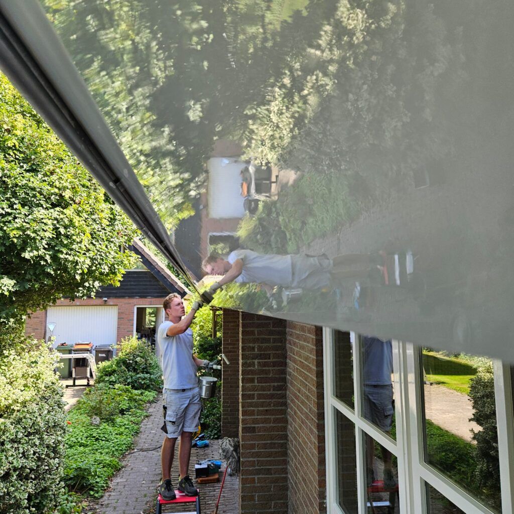 Boeidelen spiegelend geschilderd. mooie hoogglans boeidelen